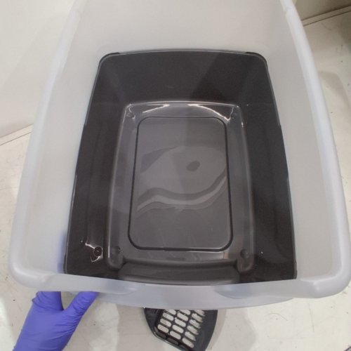 IRIS USA LARGE OPEN TOP CAT LITTER BOX WITH SCATTER SHIELD AND SCOOP - 19" X 15" X 11.8" - GREY/CLEAR - (MODEL: 301755) image 3