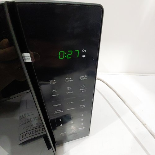 BLACK+DECKER COUNTERTOP MICROWAVE OVEN - 1.1 CU. FT/900W - BLACK (MODEL: EM9P04P11/CA) image 2