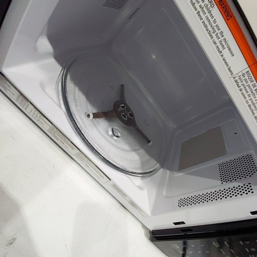 BLACK+DECKER COUNTERTOP MICROWAVE OVEN - 1.1 CU. FT/900W - BLACK (MODEL: EM9P04P11/CA) image 4