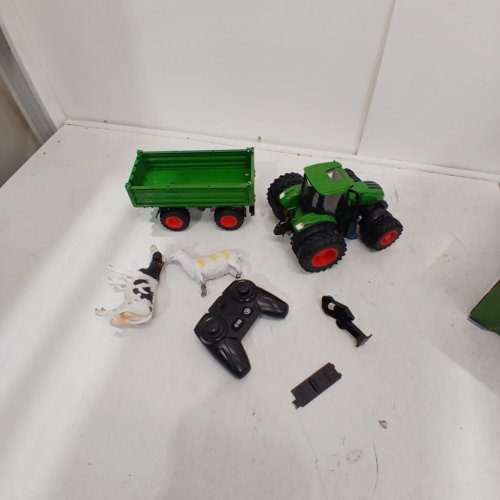 UARZT REMOTE CONTROLLED TRACTOR & TRAILER SET WITH 2 ANIMALS - GREEN (MODEL: 6645) image 4