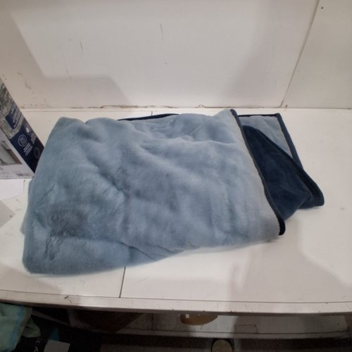 HUNTER REVERSIBLE THROW BLANKET - 60" X 70" - BLUE/DARK BLUE (STYLE : 1241344) image 2