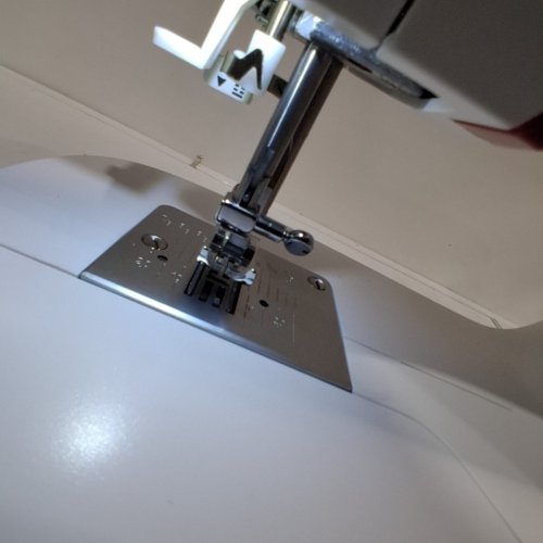 SINGER MX231 SEWING MACHINE WITH 23 BUILT-IN STITCHES - WHITE (MODEL: MX231) image 4