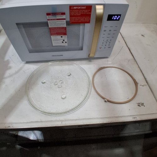 FRIGIDAIRE COUNTERTOP MICROWAVE OVEN - 1.1 CU. FT - 900W - WHITE (MODEL: EMW1154) image 3