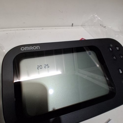 OMRON WIRELESS UPPER ARM BLOOD PRESSURE MONITOR - WHITE (MODEL:BP7350) image 2