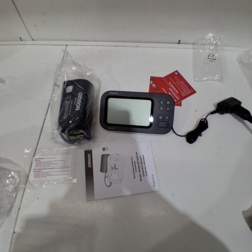 OMRON WIRELESS UPPER ARM BLOOD PRESSURE MONITOR - WHITE (MODEL:BP7350) image 3