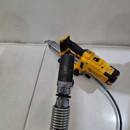 DEWALT CORDLESS VARIABLE SPEED GREASE GUN *TOOL ONLY* - 20 V - 10000 PSI - YELLOW (MODEL: DCGG581) image 8