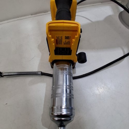 DEWALT CORDLESS VARIABLE SPEED GREASE GUN *TOOL ONLY* - 20 V - 10000 PSI - YELLOW (MODEL: DCGG581) image 10
