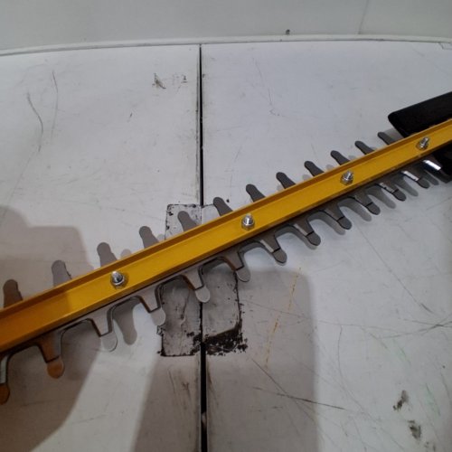 DEWALT CORDLESS HEDGE TRIMMER *TOOL ONLY* - 22" - 20V - 3/4" CUTTING CAPACITY (MODEL: EF-20HT-001) image 3