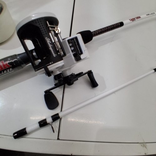 UGLY STIK WALLEYE ROUND COMBO - 7.6FT - MEDIUM LIGHT POWER - 5:1:1 GEAR RATIO - WHITE/BLACK (MODEL: 1366981) image 3