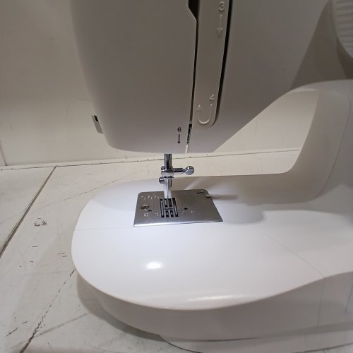 SINGER LIGHTWEIGHT PORTABLE SEWING MACHINE WITH ACCESSORY KIT AND LED LIGHT - 57 STITCH APPLICATIONS - 1 STEP BUTTON HOLE - WHITE (MODEL: M1500) image 2