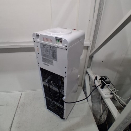 FRIGIDAIRE TOP-LOAD HOT & COLD WATER COOLER/DISPENSER - FITS 3-5 GALLON BOTTLES - WHITE (MODEL: EFWC498) image 4