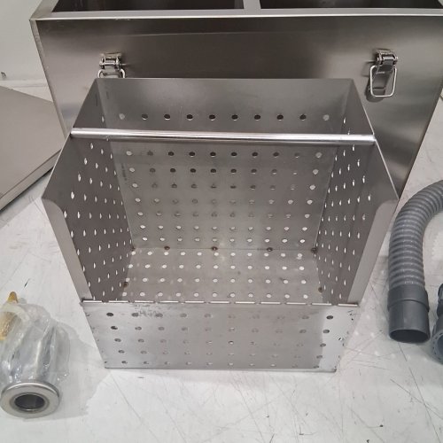 PODOY STAINLESS STEEL COMMERCIAL GREASE TRAP ASSEMBLY WITH PERFORATED BASKET, HOUSING, HOSES AND FITTINGS - 8 LBS - SILVER (MODEL: 10C01301) image 6