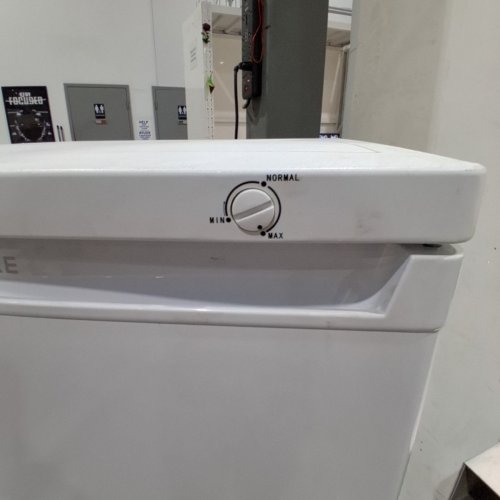FRIGIDAIRE UPRIGHT FREEZER WITH 6 SHELVES - 6CU.FT - WHITE - (MODEL: FFUM0623AW) image 5
