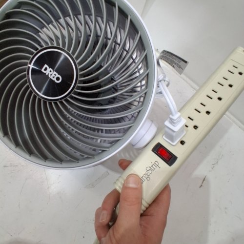 DREO PORTABLE TABLE TOP AIR CIRCULATOR FAN - 9" ROUND - 70FT TONG FLOW - 28DB LOW NOISE - 3 SPEED - 120° ADJUSTABLE TILT - WHITE (MODEL: DR-HAF002) image 2