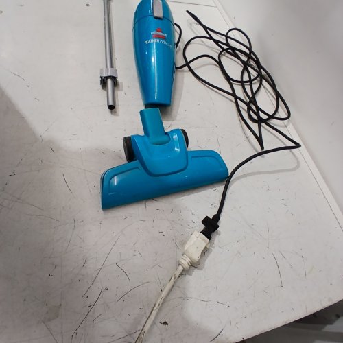 BISSELL FEATHERWEIGHT LIGHTWEIGHT VACUUM, BLUE image 2