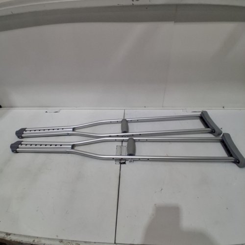 MEDLINE GUARDIAN STANDARD ALUMINUM ADJUSTABLE CRUTCHES - 5.2FT TO 5.10FT - ALUMINUM (MODEL: MDSV80535) image 2