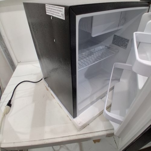 FRIGIDAIRE RETRO STYLE COMPACT MINI FRIDGE - 1.6CU.FT - BLACK (MODEL: EFR176-BLACK_AMZ) image 2