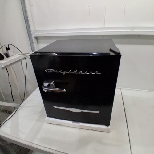 FRIGIDAIRE RETRO STYLE COMPACT MINI FRIDGE - 1.6CU.FT - BLACK (MODEL: EFR176-BLACK_AMZ) image 3
