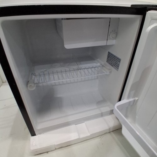 FRIGIDAIRE RETRO STYLE COMPACT MINI FRIDGE - 1.6CU.FT - BLACK (MODEL: EFR176-BLACK_AMZ) image 4