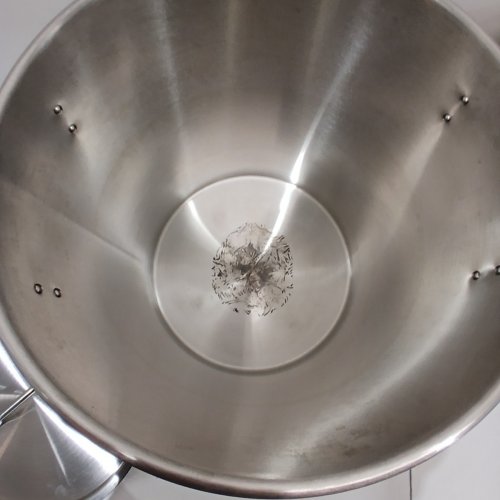 VEVOR COMMERCIAL GRADE STOCK POT WITH HANDLES AND LID - 40L - STAINLESS STEEL image 3