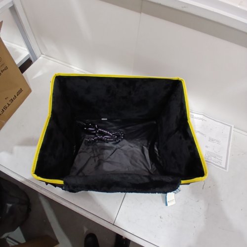 PETSFIT PORTABLE PET BOOSTER SEAT FOR CAR WITH 2 CLIP-ON LEASHES - MEDIUM - FOR DOGS UP TO 45LBS - BLACK AND YELLOW (MODEL: DVCC041065LY) image 4