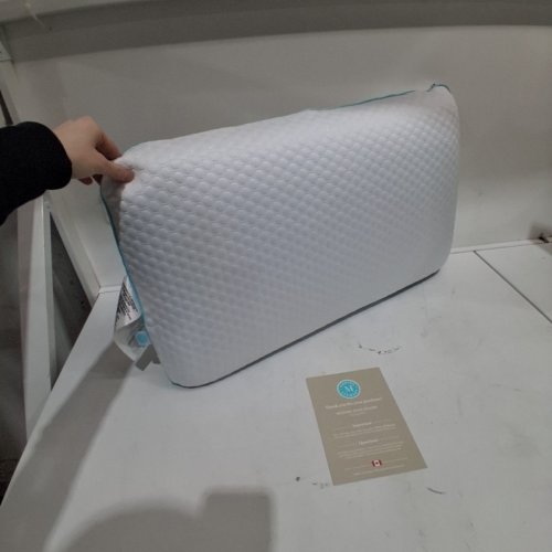 MARTHA STEWART COOLING MEMORY FOAM PILLOW - QUEEN - WHITE/BLUE PIPING (MODEL: 1392500) image 2