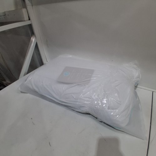 MARTHA STEWART COOLING MEMORY FOAM PILLOW - QUEEN - WHITE/BLUE PIPING (MODEL: 1392500) image 4