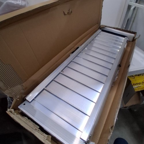 VEVOR PORTABLE WHEELCHAIR RAMP - 800LBS CAPACITY - 4FT- SILVER (MODEL : HXZDPD48) image 3
