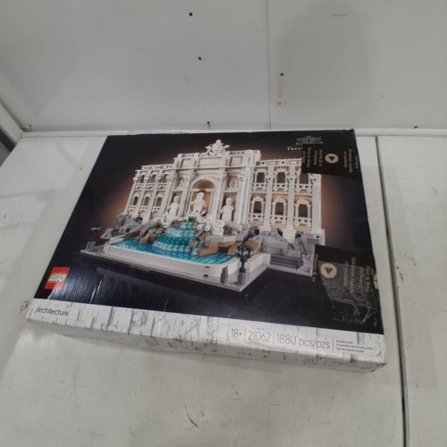LEGO TREVI FOUNTAIN ARCHITECTURE COLLECTION - (MODEL: 21062) image 4