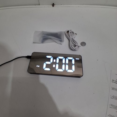 LED DIGITAL ALARM CLOCK - BLACK/MIRROR image 2