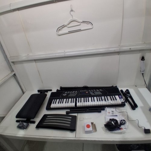 ROCKJAM 61 KEY KEYBOARD PIANO WITH PITCH BEND KIT, KEYBOARD STAND, AND PIANO BENCH - 9V - BLACK (MODEL: RJ5061) image 4