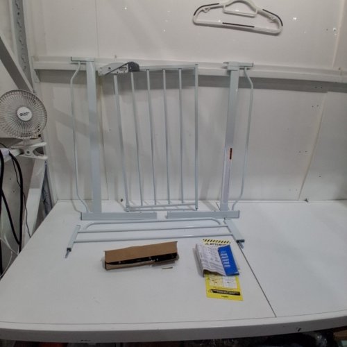 REGALO EASY STEP BABY GATE - 29" TO 38.5" - WHITE (MODEL 1160) image 2