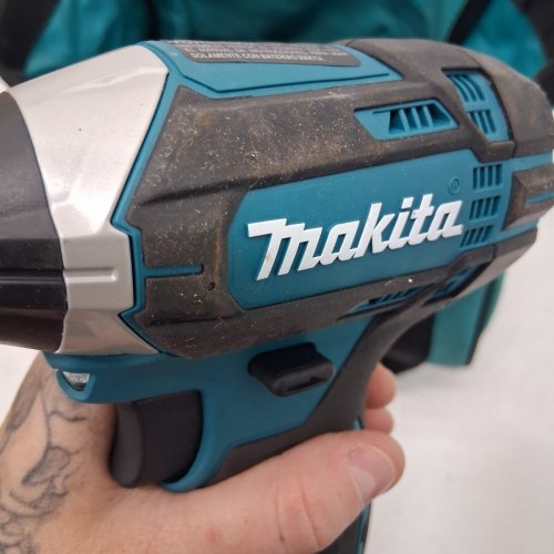5PC MAKITA LXT COMPACT 2-TOOL COMBO KIT WITH COMPACT BATTERIES, CHARGER & TOOL BAG - 1/4" IMPACT DRIVER - 18 V - BLUE/BLACK (MODEL: DLX2141Y02) image 7