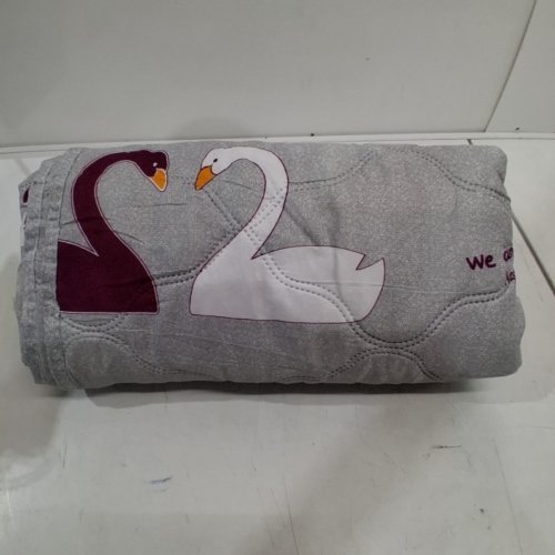 QUILTED LIGHTWEIGHT POLYESTER COOLING BLANKET - TWIN - SWAN BEST FRIENDS image 2
