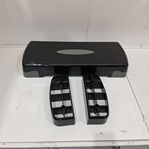 AMAZON BASICS ADJUSTABLE AEROBIC EXERCISE STEP PLATFORM - GREEN/BLACK image 2