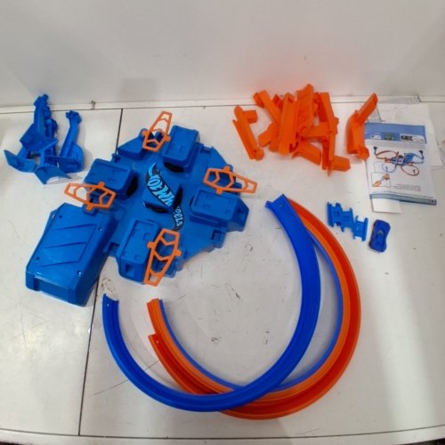 HOT WHEELS CRISS CROSS CRASH MOTORIZED TRACK SET image 2