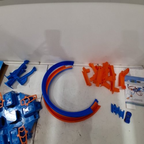 HOT WHEELS CRISS CROSS CRASH MOTORIZED TRACK SET image 3