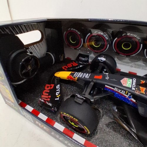 MAISTO TECH FORMULA 1 ONE MAX VERSTAPPEN #1 ORACLE REDBULL CAR - 1:10 SCALE - BLACK/RED (MODEL: 1739888) image 3