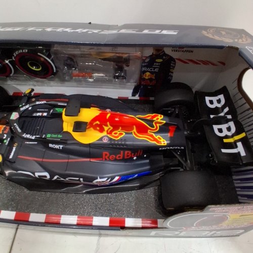 MAISTO TECH FORMULA 1 ONE MAX VERSTAPPEN #1 ORACLE REDBULL CAR - 1:10 SCALE - BLACK/RED (MODEL: 1739888) image 4