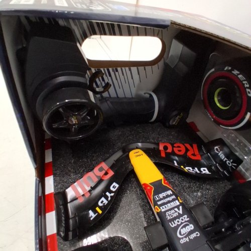 MAISTO TECH FORMULA 1 ONE MAX VERSTAPPEN #1 ORACLE REDBULL CAR - 1:10 SCALE - BLACK/RED (MODEL: 1739888) image 5