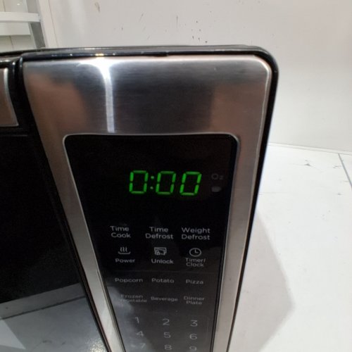 BLACK+DECKER STAINLESS STEEL COUNTERTOP MICROWAVE - 0.7CUFT CAPACITY - 700W - 10″ TURNTABLE - STAINLESS STEEL - (MODEL: EM720CB7-P) image 2
