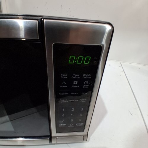 BLACK+DECKER STAINLESS STEEL COUNTERTOP MICROWAVE - 0.7CUFT CAPACITY - 700W - 10″ TURNTABLE - STAINLESS STEEL - (MODEL: EM720CB7-P) image 3