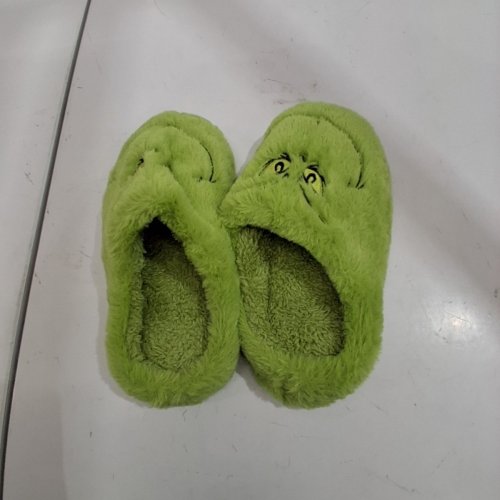 KIDS THE GRINCH FUZZY SLIPPERS - SIZE 7.5-8.5 - GREEN image 2