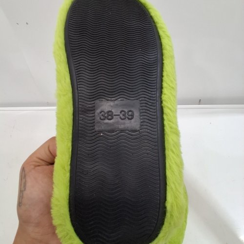 KIDS THE GRINCH FUZZY SLIPPERS - SIZE 7.5-8.5 - GREEN image 3