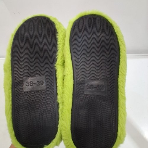KIDS THE GRINCH FUZZY SLIPPERS - SIZE 7.5-8.5 - GREEN image 4