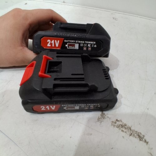 2PK STRING TRIMMER BATTERY - 21 V, 2000 MAH - BLACK / RED image 2