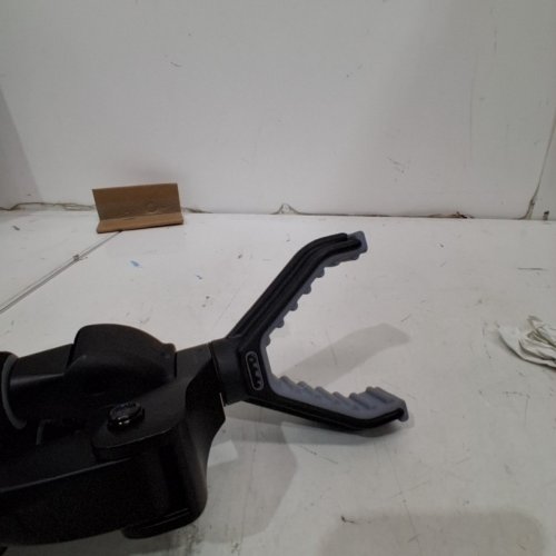 ADJUSTABLE HEIGHT SHOOTING POD TRI POD - BLACK image 2