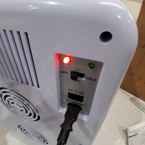 PORTABLE COMPACT THERMOELECTRIC HEATING/COOLER FRIDGE BOX WITH 12V CAR CHARGER - 22L - 220V - WHITE (MODEL: AQ-22L) image 2