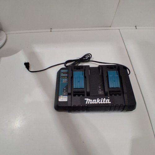 MAKITA 18V LITHIUM-ION DUAL PORT RAPID CHARGER STATION **CHARGER ONLY** (MODEL: DC18RD) image 3