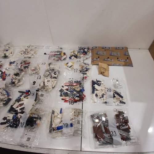 2083PC LEGO ICONS CONCORDE MODEL AIRCRAFT (MODEL 10318) image 4